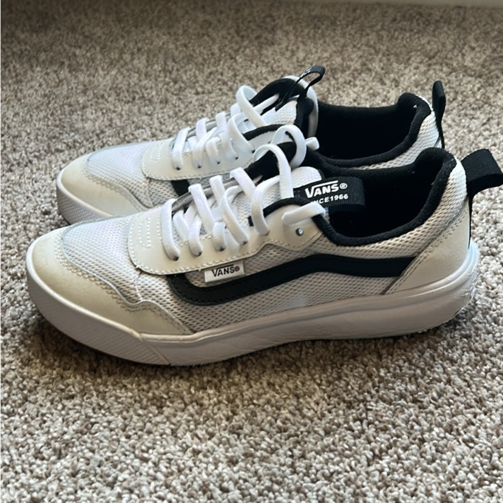 Vans UltraRange Boys White and Black Sneakers